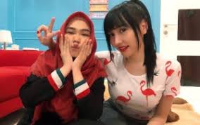 Dulu sekarang artis indonesia 2017 : Bahas Jakun Vlog Ria Ricis Ajari Lucinta Luna Berhijab Bak Bidadari Surga Banjir Protes Netter