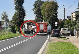 Zdarzenie miało miejsce około godziny 12:30 w miejscowości elżbietów (pow. Grozny Wypadek W Swierklancu Sa Ranni Dwa Auta Zderzyly Sie Czolowo I Zablokowaly Droge Dziennik Zachodni