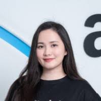 Samantha Hou's Instagram, Twitter & Facebook