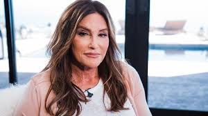 Jun 03, 2021 · née bruce jenner, elle doit d'abord sa notoriété à sa médaille d'or au décathlon, en 1976, aux jo de montréal. Caitlyn Jenner Seins Nus Dans Sa Piscine Le Pere De Kendall Et Kylie Jenner Pose Avec Sa Medaille Olympique L Frii
