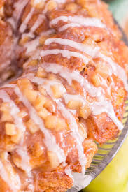 This recipe is incredibly easy to make because it uses store bought biscuit dough (in a tube). Apple Pie Monkey Bread The Gold Lining Girl