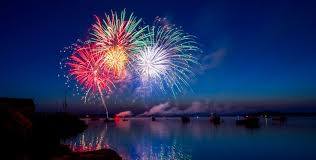 À 23 heures, sur la plage nord. Les Feux D Artifice D Aout En Finistere Finistere