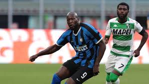 Una festa di compleanno abusiva, quella del calciatore lukaku. Inter Festa Abusiva Per Il Compleanno Di Lukaku 4 Calciatori Presenti Gonfia La Rete