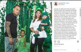 Por medio de su cuenta de instagram ozuna ha mantenido actualizados a todos sus seguidores, publicando imágenes constantemente y además, comentando que esta cuarentena ha sido un momento que le ha permitido reconectarse a su esposa y a sus hijos. Ozuna Celebra Sus 26 Anos Junto A Su Familia Mira Lo Glamurosa Y Guapa Que Es Su Esposa