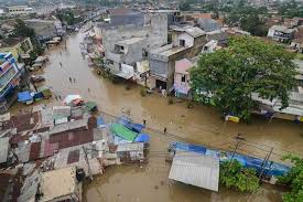 Saat ini, kata sutopo, petugas setempat tengah melakukan. Banjir Masih Rendam Enam Kecamatan Di Kabupaten Bandung Kabar24 Bisnis Com