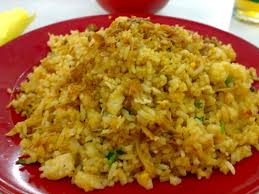 Namun, pada dasarnya nasi goreng dibuat dari nasi putih yang dicampur kecap, garam, dan bumbu aromatik seperti bawang merah dan bawang. Kalori Nasi Goreng
