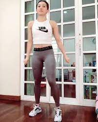 She has also won multiple medals at the commonwealth and asian games as well as at the sea games. Leong Mun Yee It S Easier To Shuffle With Shoes