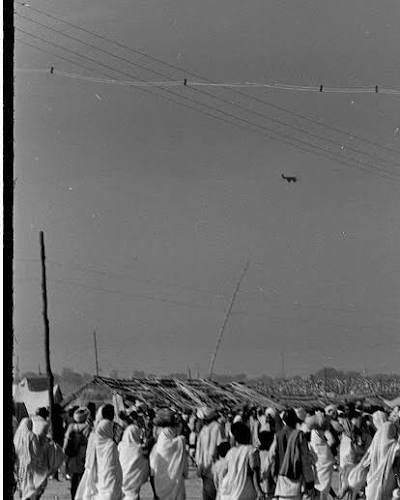 These photos from the 1954 Kumbh Mela in Allahabad (now Prayagraj) tell a story of faith, tradition, and a changing India. Over 10 million people gathered at the Triveni Sangam—the sacred meeting