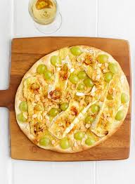Pizza Au Raisin Blanc Brie Et Amandes Effilees Druiven Brie Pizza