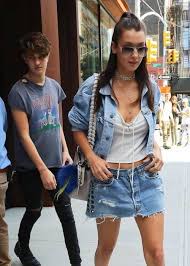 To help visualize her height, we've included a side by side comparison with other celebrities, short and tall! Healthy Celeb Gigi Hadid S Younger Brother Anwarhadid Height Weight Body Statistics Http Healthyceleb Com Anwar Hadid Height Weight Body Statistics 57272 Facebook