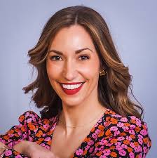 Jennifer George's Instagram, Twitter & Facebook