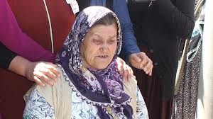 Ankara'da 15 temmuz darbe girişimine yönelik ilk dava astsubay ömer halisdemir tarafından öldürülen darbeci tuğgeneral semih terzi'nin eşi nazire terzi'in hakim karşısına çıkmasıyla görüldü. Sehit Omer Halisdemir In Annesi Vefat Etti