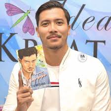 Fattah, 27, berkata, walaupun dihentam teruk namun dia sentiasa berpegang kepada tujuan asalnya menerbitkan buku berkenaan ingin berkongsi tentang impiannya dalam menjadi insan sempurna dan memberi inspirasi kepada generasi baharu. Buku 99 Kata Kata Qalifmoden Diiktiraf Buku Paling Popular Di Pbakl2017 Iluminasi