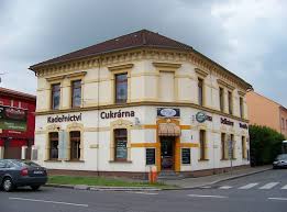 Během této doby se z něj stalo. File Uhrineves Pratelstvi Lidickeho 14 Kadernictvi Cukrarna Kavarna Delikatesy Vinoteka Jpg Wikimedia Commons