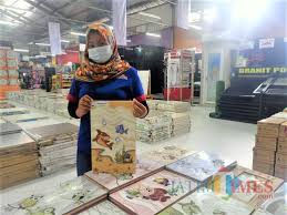 Tutorial cat dinding 3 dimensi. Keramik Dinding Motif Kartun Dari Graha Bangunan Bikin Anak Survive Berada Di Rumah Jatim Times