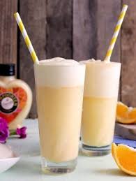 Prickelnder Orangen Float Mit Verpoorten Original Eierlikor Drinks Cocktails Und Longdrinks Mit Eierlikor Rezept Longdrinks Fruchtige Drinks Cocktails