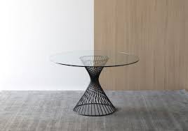 calligaris table de repas ronde pour une salle a manger elegante et raffinee plateau transparent table ronde en verre table basse petite table basse ronde