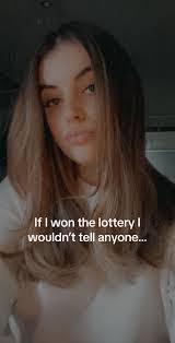 Vera Stratton's Instagram, Twitter & Facebook