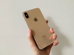 Das handy ist in einem guten zustand, da es immer mit einem panzerglas und einer hülle benutzt. Iphone Xs Max Review Is Apple Biggest Handset Too Big In A Word No