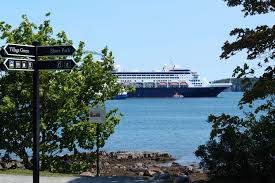 The bar harbor grand hotel boasts a heated outdoor pool and a relaxing hot tub. Bar Harbor Says Yes To A Cruise Dock Seatrade Cruise Com