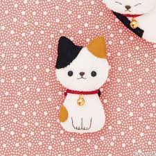 簡単かわいい おすわりポーズの三毛猫のフェルトマスコットの作り方 ぬくもり フェルト マスコット 動物 猫 簡単 三毛猫 おすわり 手作り 作り方 ハンドメイド 手芸 nukumore フェルト マスコット フェルト マスコット 型紙 フェルト マスコット 作り方