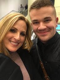 A very special happy birthday to Marlee Matlin! This multi-award winning  actress has proven time and time again that there is a place for Deaf  people in Hollywood, both in front and