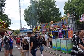 Doordat kermis tilburg ieder jaar bijna 1,5 miljoen bezoekers trekt is het de grootste kermis van ons land. Coronamaatregelen Kermis Dit Is Er Aan De Hand Indebuurt Tilburg