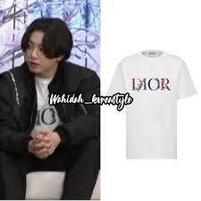 Crafted with a blend of the house's heritage and kim jones' creative vision, dior men sweaters and sweatshirts have been established as essentials of a . Baju Tshirt Jungkook Bts Dior Flowers Baju Idol Kpop Fashion Shopee Indonesia