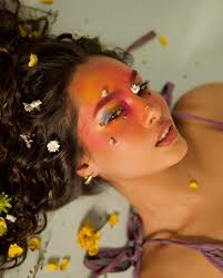 Muy feliz de haber sido parte del vídeo "Eighties Romance" de  @mattyhealy_wannabe Nos encargamos del vestuario de @dulcineaia ✨⚡🌸  ⚡Producción: Xime Zarratea Gabriela Monroy ⚡DF: Diego Sarubbi ⚡Gaffer: Paul  Chaparro ⚡Arte: Silvana