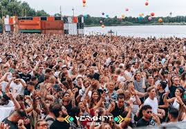 Tickets for the original dates. 1000 Infizierte Musikfestival Comeback Endet In Corona Fiasko Exxpress
