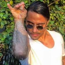 صاحب رشة الملح الطباخ التركي نصرت هدد موظفا بالقتل وهذا عقابه حديث اليوم