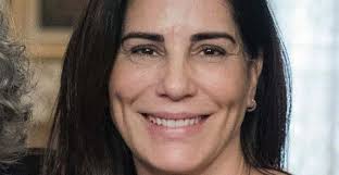 A comédia começa com a avó arlete (gloria pires), que vive reclusa e tem um estilo de vida zen, se preparando para. Gloria Pires Encanta Ao Relembrar Foto De Juventude Pra Quem Sera Que Eu Olho Desse Jeito Minha Novela