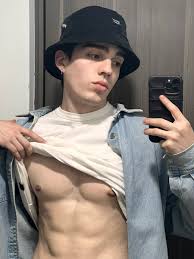 Tito Castellano desnudo - sin nada que ocultar