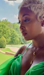 who interrupted ro's wedding?