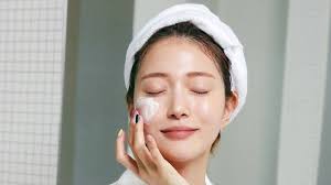 Thời gian lý tưởng giữa các bước chăm sóc da là bao lâu để đạt được kết quả  tốt nhất? | ELLE Việt Nam