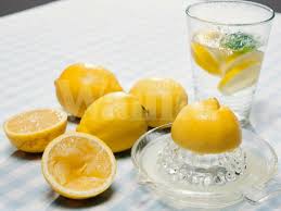 Saya mengamalkan minum perahan lemon (1 biji) campur cukanapple 2 sudu dan sedikit air suam. 6 Sebab Kenapa Wanita Kena Amalkan Minum Air Lemon Suam Setiap Pagi Mingguan Wanita