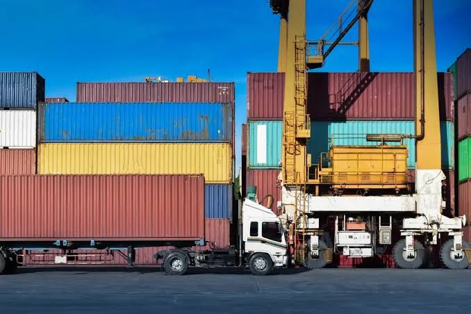 Bahrain to Qatar Moving Services Truck