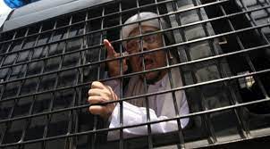 Umur 55 tahun) adalah seorang tokoh islam indonesia yang dikenal sebagai pendiri dan pimpinan organisasi front pembela islam. Habib Rizieq Teriak Minta Tolong Di Penjara Eko Kuntadhi Mulai Deh Mainkan Narasi Cinderella