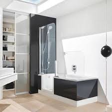 Wo früher dusche und badewanne kaum platz im badezimmer gefunden haben, glänzt heute das tolle man spaziert einfach in die begehbare badewanne hinein! Barrierefreies Duschen Ihr Profi In Nurnberg