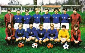 Nous recherchons des filles pour integrer l'équipe de salles. Foot Feminin Elle A Fait Partie De La Premiere Equipe De France Le Parisien