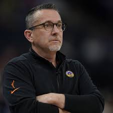 Connecticut Sun still like home to Sparks coach Curt Miller