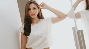 Jessica mila sudah lama menggeluti dunia hiburan, salah satunya adalah perfilman. Ada Hubungan Spesial Dengan Putra Pengacara Kondang Ini Kata Jessica Mila Pos Belitung