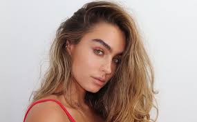 Sommer ray is an american internet celebrity and a youtuber, who earns her money from her massive followers in instagram and youtube. What You Don T Know About Sommer Ray S Personal Life