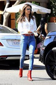 Calça Jeans Para Usar Com Bota Cano Curto Gosto Disto Como Usar Bota Vermelha De Cano Curto Botas Vermelhas Jeans Skinny Looks