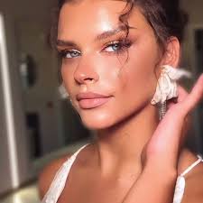 DZIĘKUJĘ !! Chciałabym; aby ono tutaj bardzo mocno wybrzmiało 🥹 2025 był  najtrudniejszym rokiem mojego życia, wyzwania tego czasu pokazały mi jak  wiele jeszcze przede mną. Mimo wielkiego smutku, który noszę w