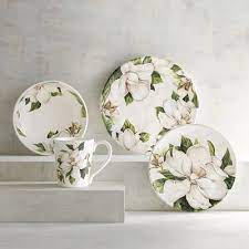I might be the first or last person (oops) to discover this information, but i found it while browsing the pier 1 site this weekend looking at some gorgeous. White Magnolias Represent Purity And Perfection Making Them Well The Perfect Floral Accent Craft Tigelas De Ceramica Pratos Porcelana Pintura Em Porcelanas