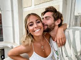 Las dificultades que eso conlleva y cómo se. Video Sofia Ellar Novia De Alvaro Soler Se Quema El Pelo Cantando Villancicos