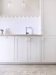Designers are taking that tile from floor to ceiling, not just in. White Glazed Porcelain Arabesque Backsplash Tile Backsplash Com