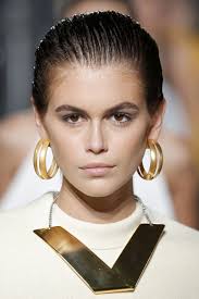 Technicolor Makeup Glitter Accents And More Of The Best Beauty Trends At Nyfw S S 2020 Jewelry Trends Beauty Trends Minimalist Jewelry