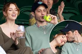 She is the daughter of actress sally dynevor and screenwriter tim dynevor. J6ymf Wx0do Om